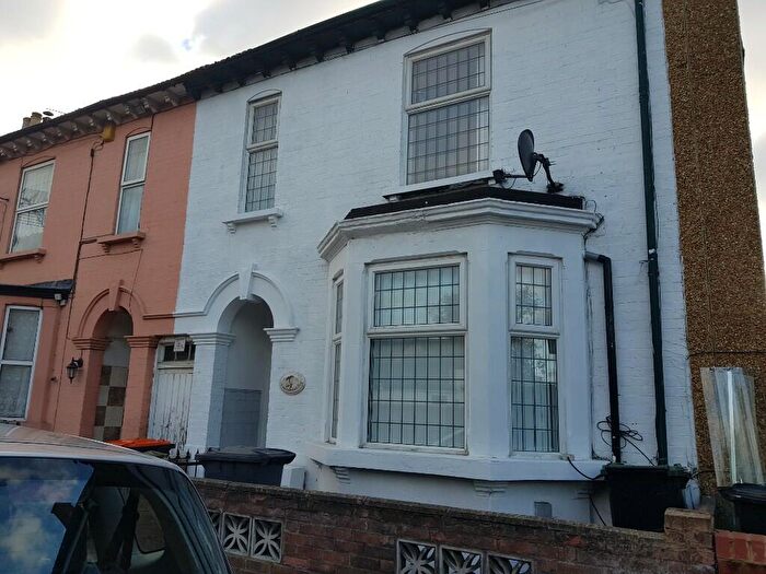 5 Bedroom Terraced House To Rent In St. Leonards Street, Bedford, Bedfordshire, MK42