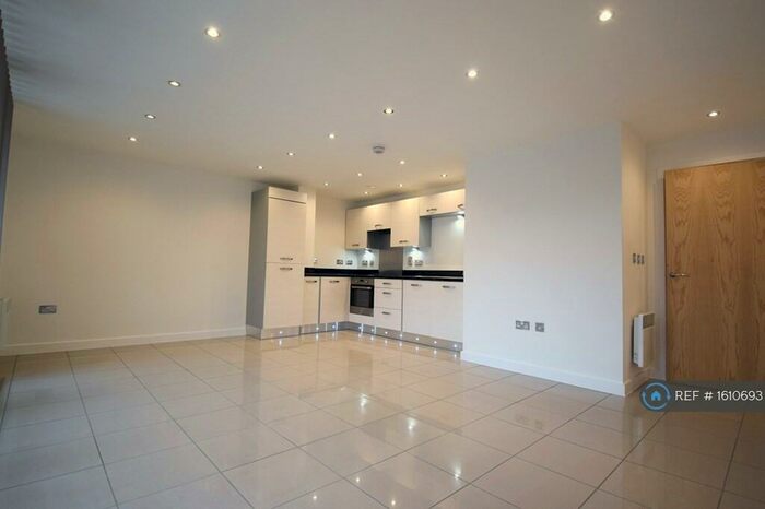 2 Bedroom Flat To Rent In Geoffrey Watling Way, Norwich, NR1