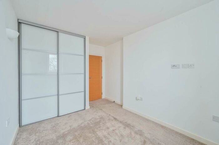 1 Bedroom Flat To Rent In Stafford Road, Waddon, Croydon, CR0