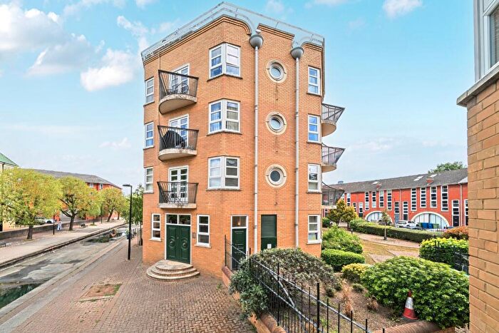 1 Bedroom Flat For Sale In Wolfe Crescent, London, SE16