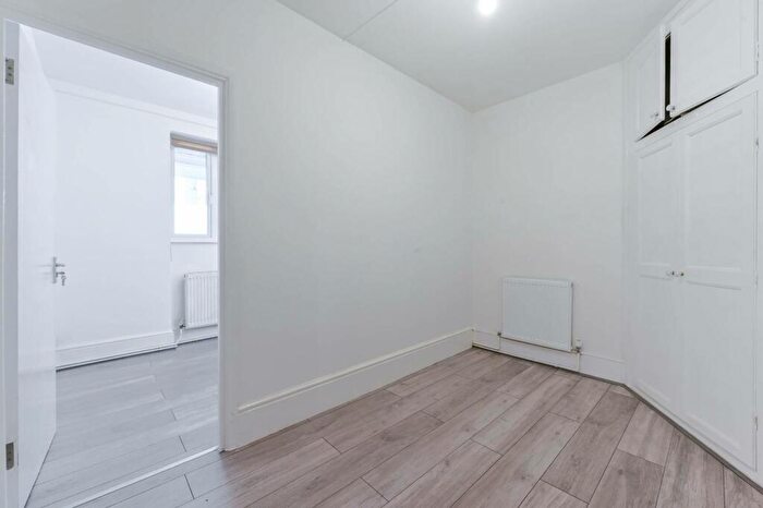 2 Bedroom Flat To Rent In Pentonville Road, Islington, London, N1