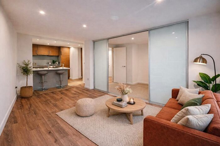 2 Bedroom Flat To Rent In East Street, Leeds, West Yorkshire, Uk, LS9