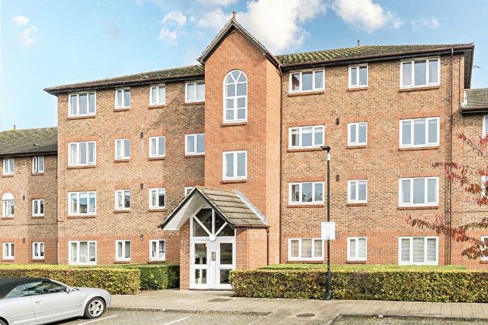 2 Bedroom Flat To Rent In Peartree Avenue, London, SW17