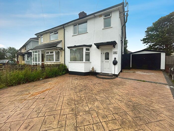 3 Bedroom Semi Detached House For Sale In Lewis Grove, Wolverhampton, West Midlands, WV11
