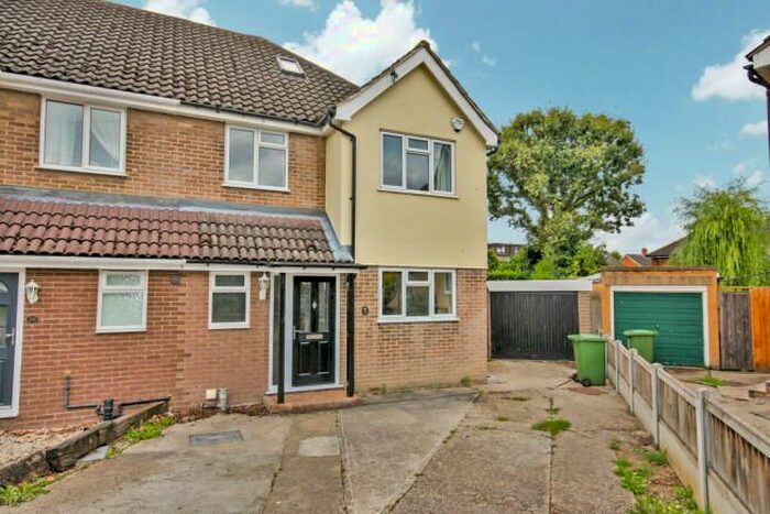 4 Bedroom Semi-Detached House To Rent In Raven Crescent, Billericay, CM12