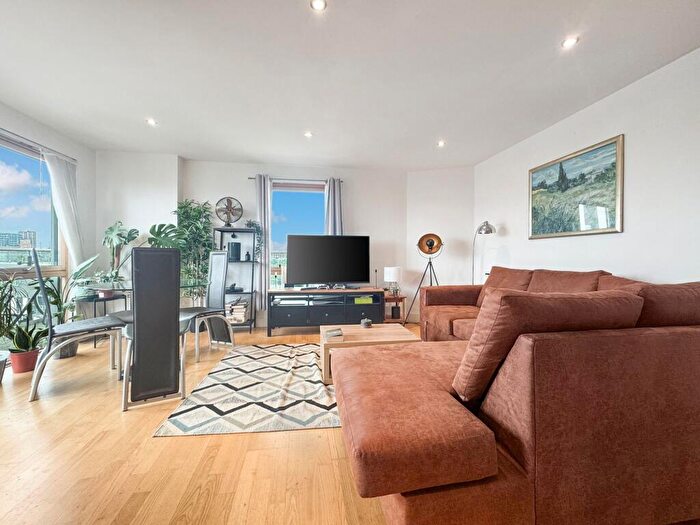 2 Bedroom Apartment To Rent In The Boulevard, Mcclintock House The Boulevard, LS10