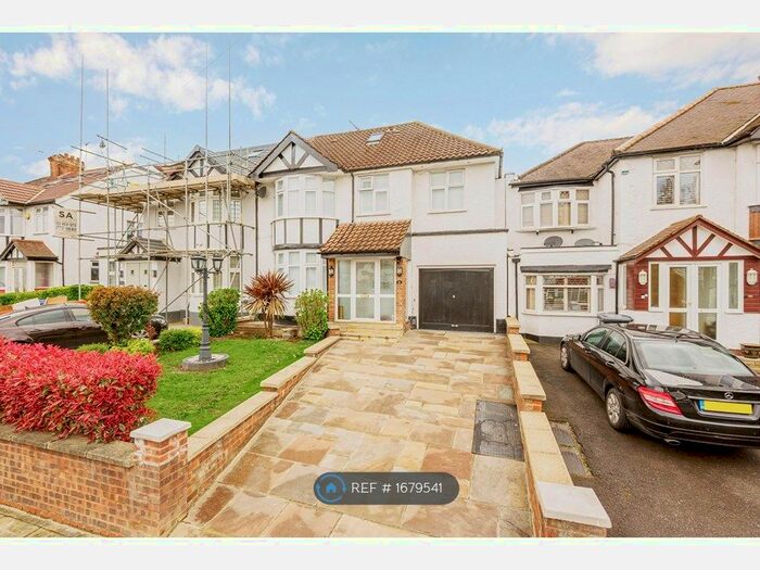5 Bedroom Semi-Detached House To Rent In Birchen Grove, London, NW9