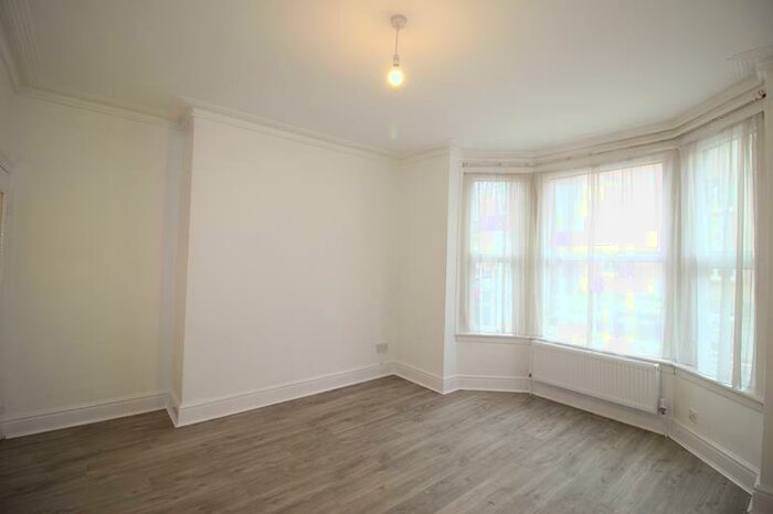 2 Bedroom Flat To Rent In Station Road, Rushden, NN10