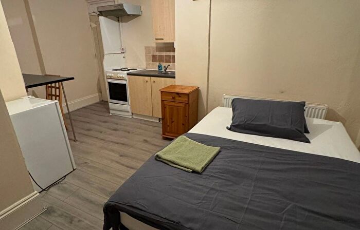 1 Bedroom Flat To Rent In Walworth Road, London, SE1