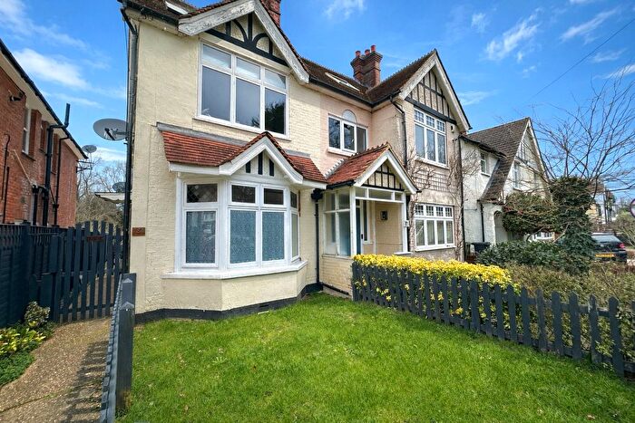 2 Bedroom Maisonette For Sale In Gordon Road, Camberley, Surrey, GU15