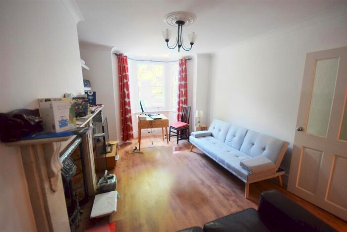 2 Bedroom Flat To Rent In Amyand Park Road, St Margarets, Twickenham, TW1