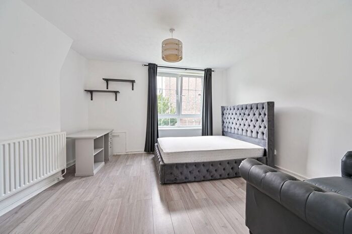 Studio To Rent In Weston Street, Borough, London, SE1