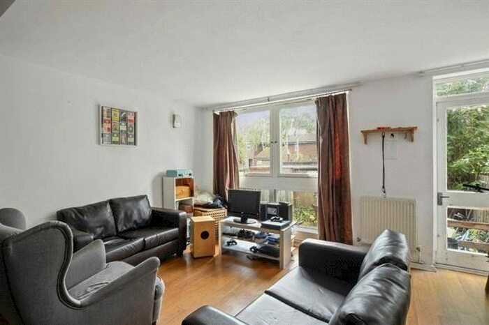 3 Bedroom Detached House To Rent In Radcliffe Path, London, SW8