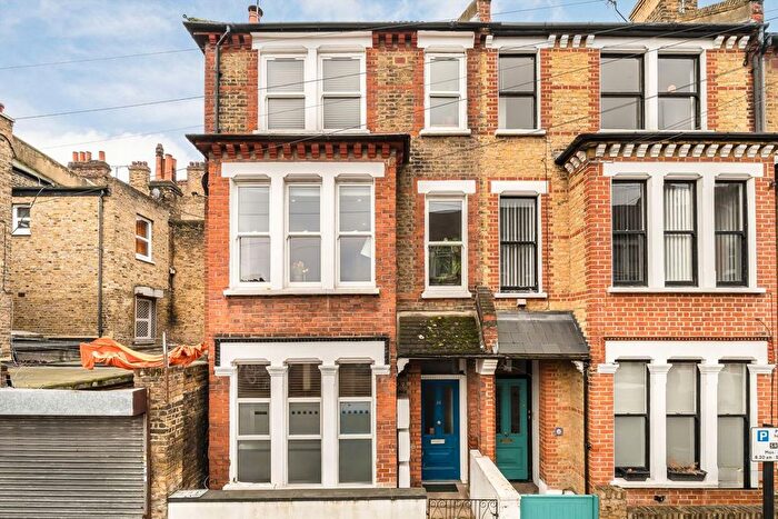 1 Bedroom Flat For Sale In Prideaux Road, Clapham North, SW9