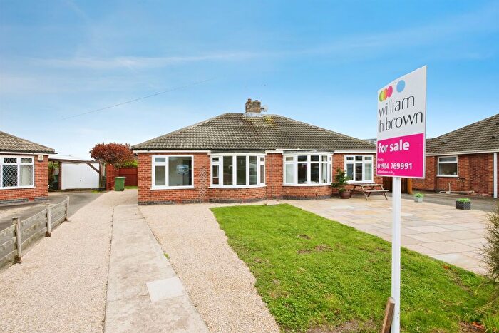 2 Bedroom Semi Detached Bungalow For Sale In Hawthorn Spinney, York, YO31