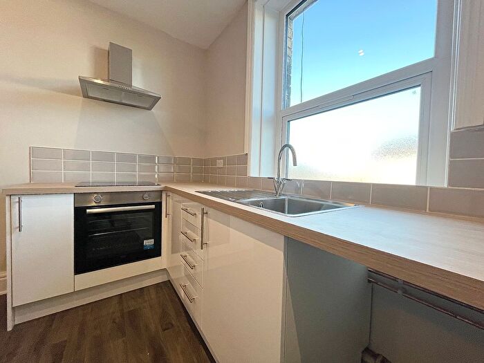 1 Bedroom Flat To Rent In Bingley Road, Shipley, BD18