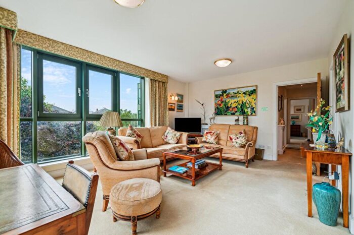 2 Bedroom Flat For Sale In Brasenose Drive, Barnes, SW13