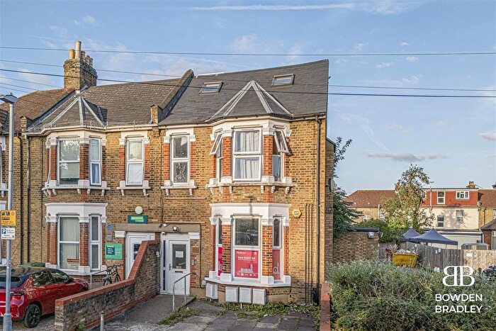 4 Bedroom Block Of Flats For Sale In Mildmay Road, Ilford, IG1