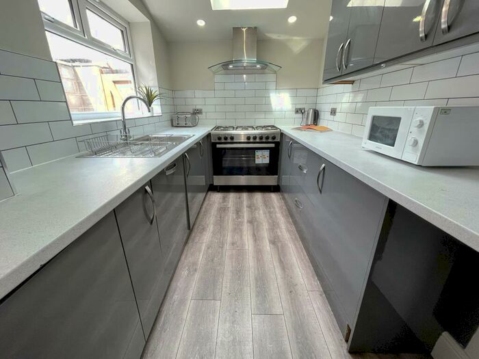 5 Bedroom House To Rent In Stamford Street, L7