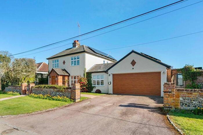 4 Bedroom Detached House For Sale In Ilmer, Princes Risborough, HP27
