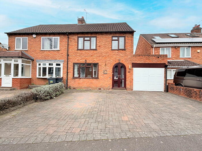 3 Bedroom Semi Detached House For Sale In Links Road, Birmingham, B14