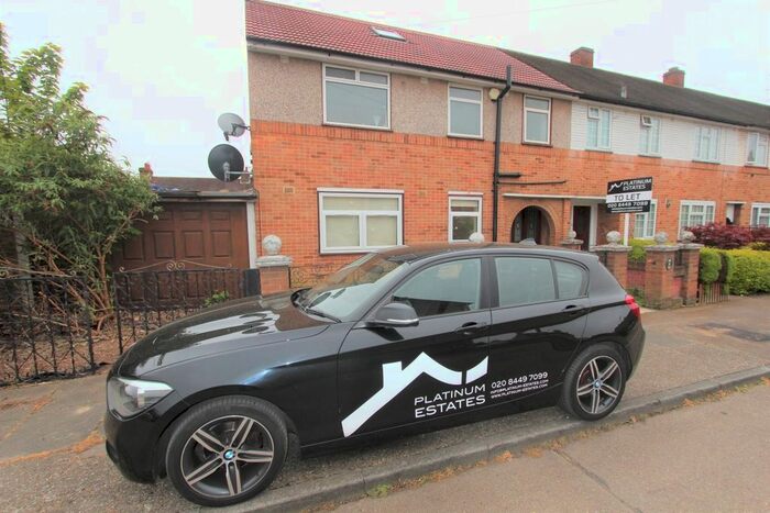 Studio To Rent In Stoneleigh Close, Waltham Cross, EN8