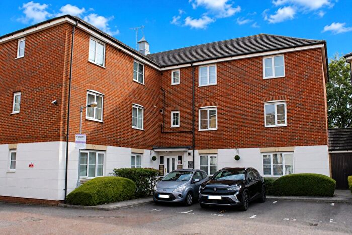 2 Bedroom Flat For Sale In Sachfield Drive, Chafford Hundred, Grays, Essex, RM16