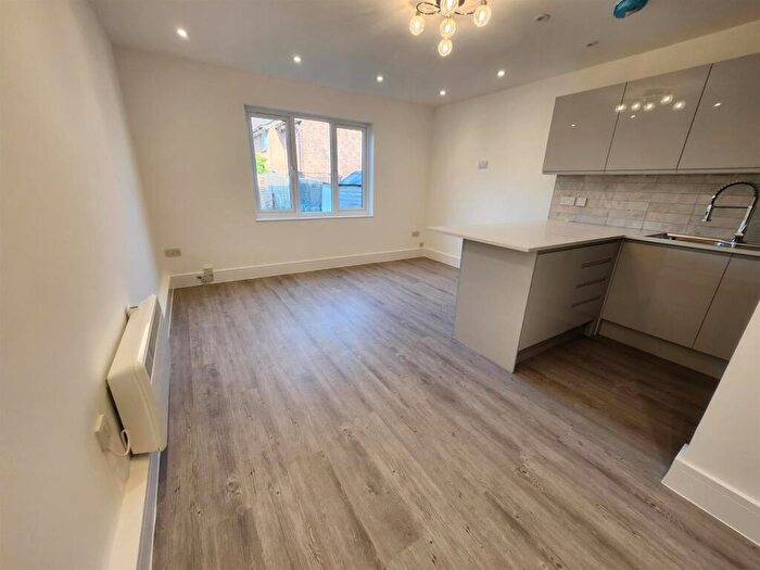 1 Bedroom Flat To Rent In Colebrook Lane, Loughton, IG10