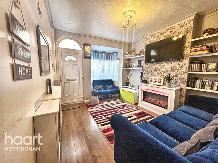 3 Bedroom Semi-Detached House For Sale In Sandford Avenue, Nottingham, NG10