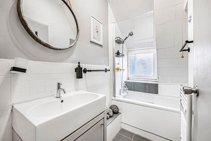 1 Bedroom Flat For Sale In Pendennis Road, London, SW16