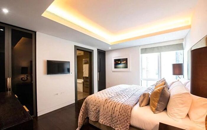 2 Bedroom Flat To Rent In Duke Street, London, W1K