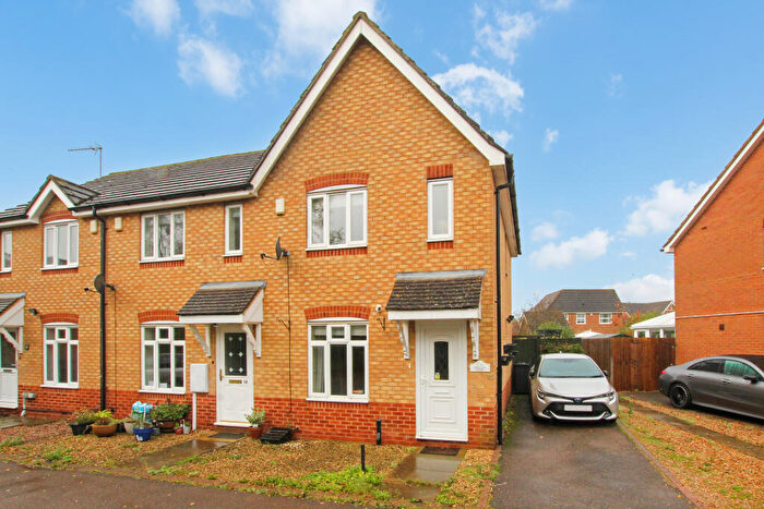 2 Bedroom House To Rent In Swallow Close, Brackley, NN13