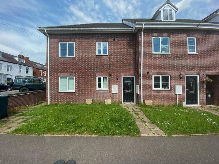 2 Bedroom Maisonette To Rent In New Road, Studley, B80