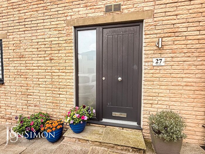 2 Bedroom Flat For Sale In Holcombe Road, Helmshore, Rossendale, BB4