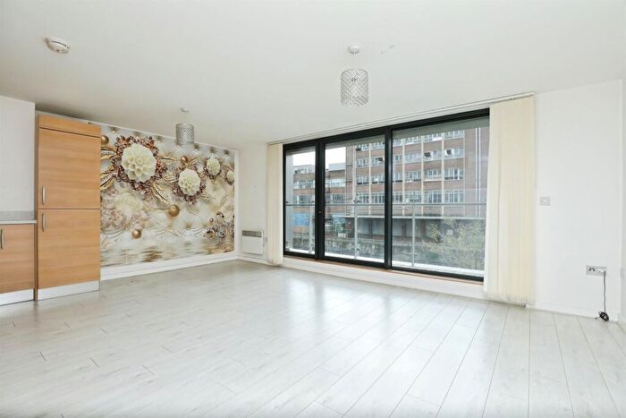 2 Bedroom Apartment For Sale In Geoffrey Watling Way, Norwich, NR1