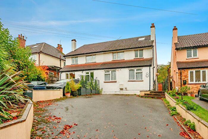 4 Bedroom Semi-detached House For Sale In Woodlands Road, Redhill, RH1