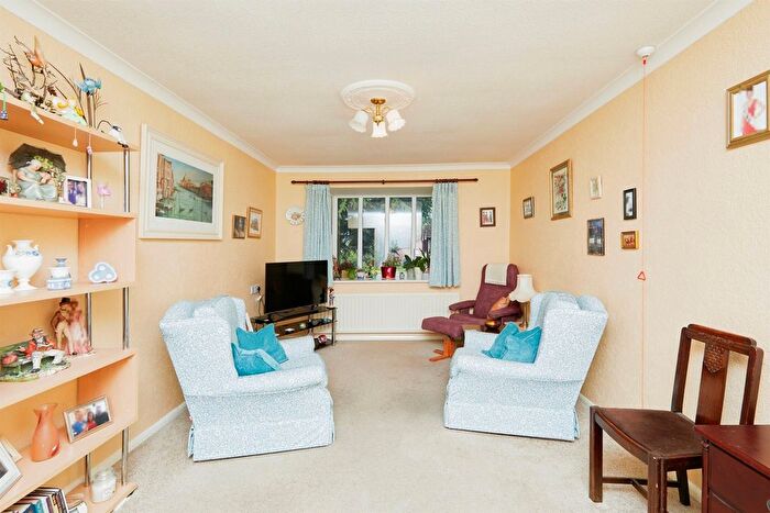 2 Bedroom Flat For Sale In Stenson Road, Derby, DE23