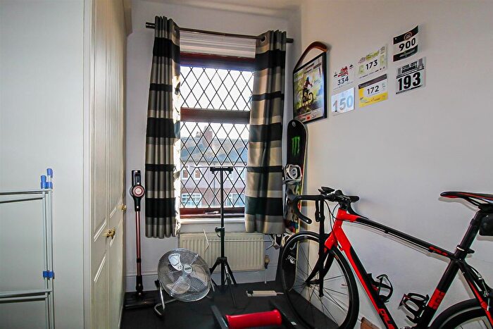 2 Bedroom End Of Terrace House For Sale In Upper Lane, Netherton, Wakefield, WF4