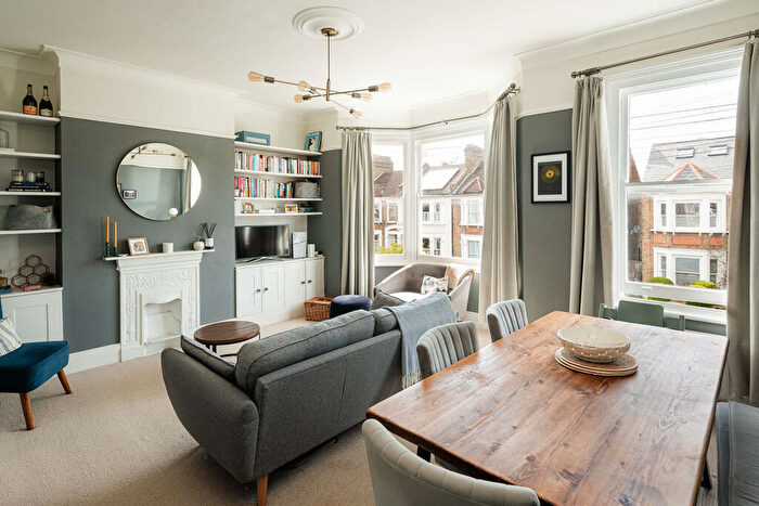 2 Bedroom Apartment For Sale In Northwood Road, London, SE23