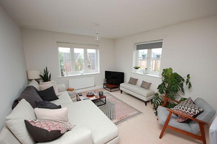 2 Bedroom Flat For Sale In Cowden Close, Farnham, Surrey, GU9