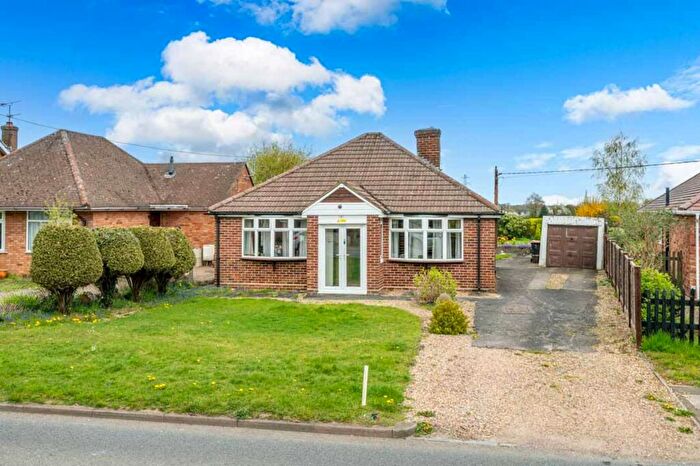 2 Bedroom Detached Bungalow For Sale In Chaul End Road, Caddington, LU1