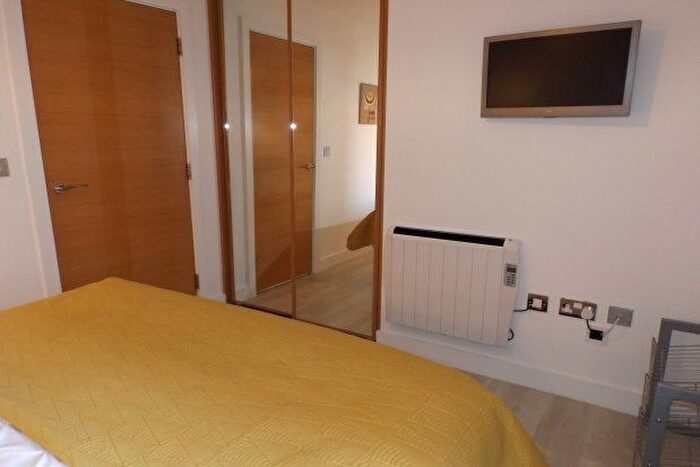 1 Bedroom Flat To Rent In Waterfront Walk, Birmingham, B1