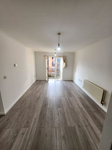 2 Bedroom Flat To Rent In Piper Way, Ilford, IG1