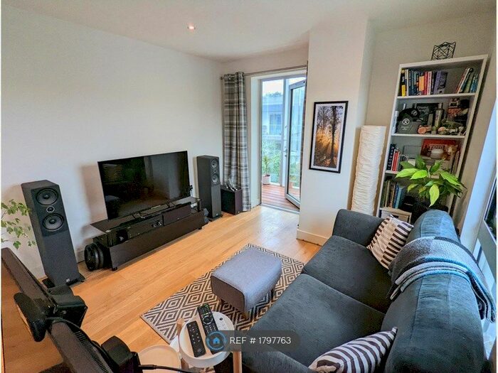 2 Bedroom Flat To Rent In Fenn Mansions, London, SE18