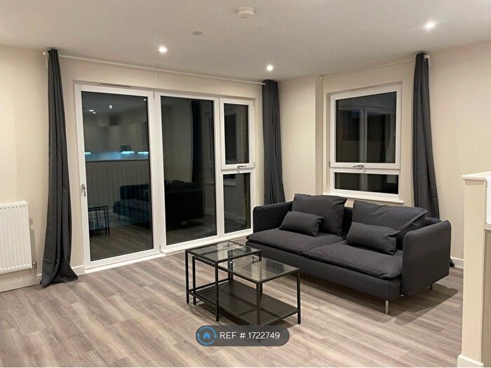 3 Bedroom Flat To Rent In Forest Road, London, E17