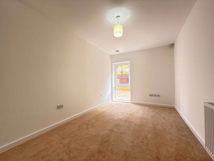 2 Bedroom Flat For Sale In Lakeside Drive, Park Royal, NW10