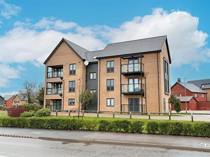 2 Bedroom Apartment To Rent In Claudia Gardens, Dunstable, LU5