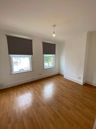 1 Bedroom Flat To Rent In Kimberley Road, London, N18