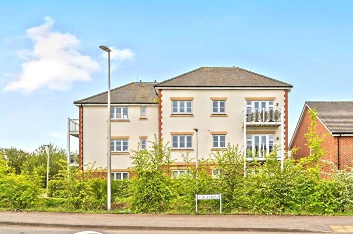 2 Bedroom Apartment For Sale In Lockhart Drive, Wokingham, Berkshire, RG40