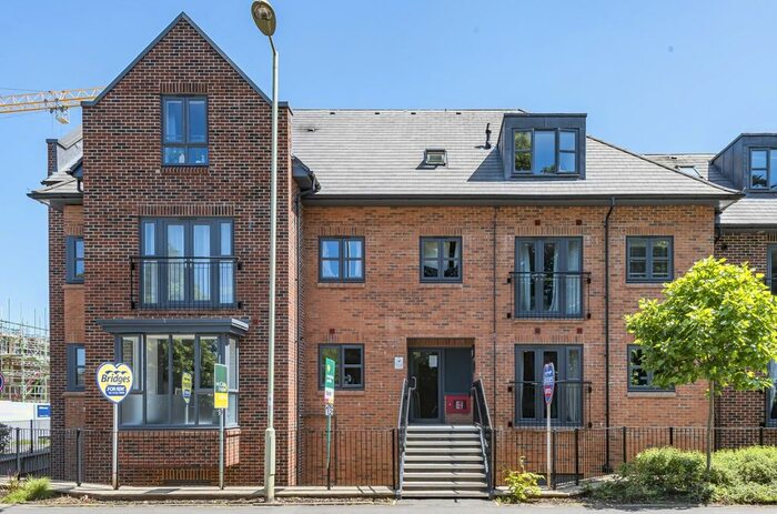 2 Bedroom Flat To Rent In Carter Court, Hook, RG27